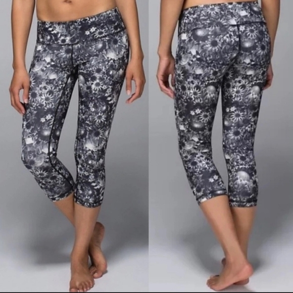 lululemon athletica Pants - LULULEMON ATHLETICS Wunder Under Crop Leggings Black White Floral SIZE 6 NWOT